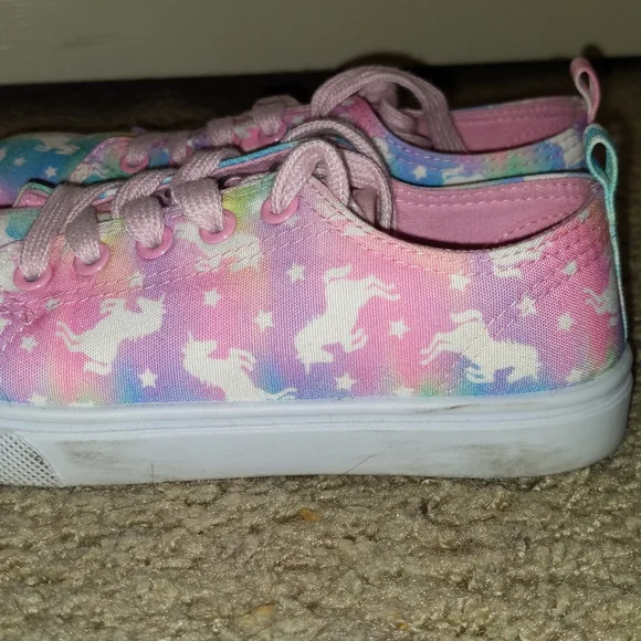 Kid's size 2 sneakers - Picture 6 of 6